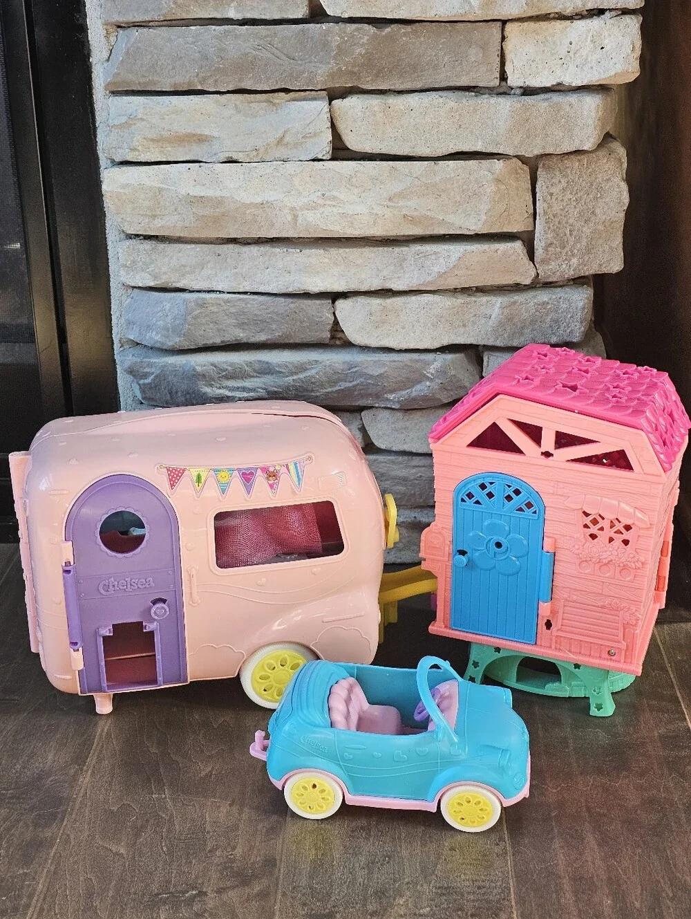 Polly Pockets 2015 - 2018 House, Camper, Car & Dolls - Mattell